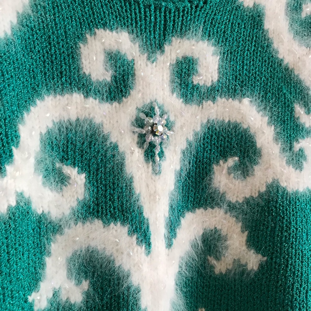 Vintage Green and White Patterned Sweater - Picture 2 of 9